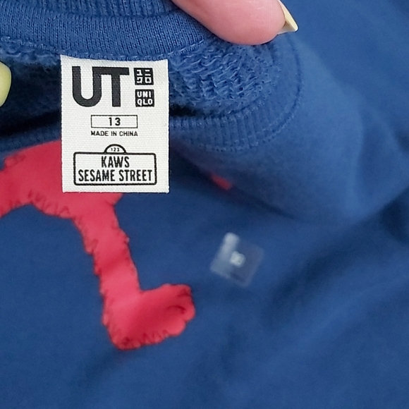 Uniqlo x kaws - Picture 2 of 2